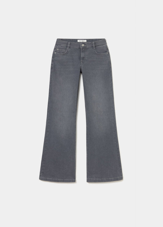 Jeans flare bolsillos traseros