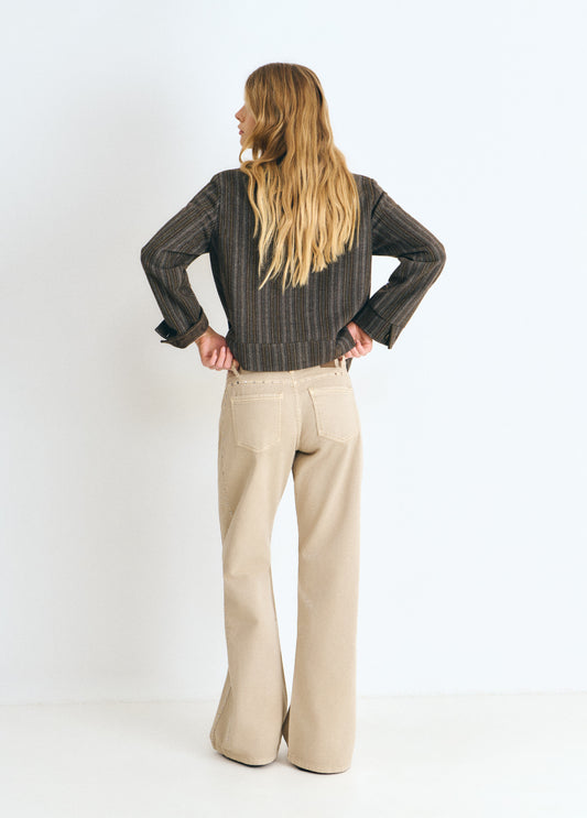 Pantalón recto con tachas