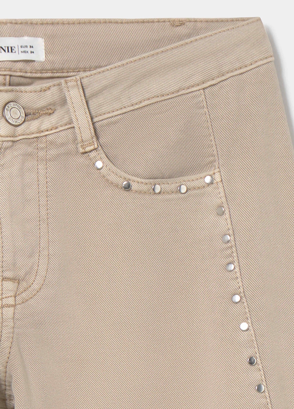 Pantalón recto con tachas