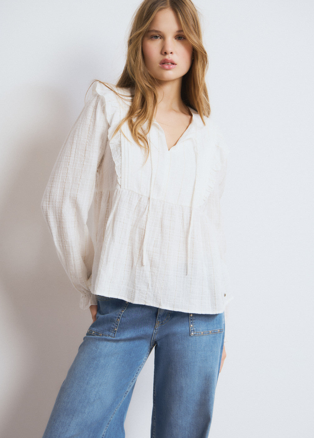 Blusa detalle volantes raya lurex