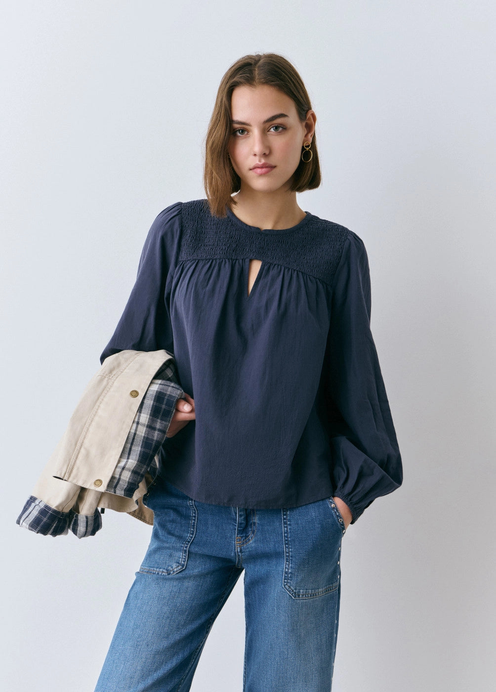 Blusa goma escote apertura