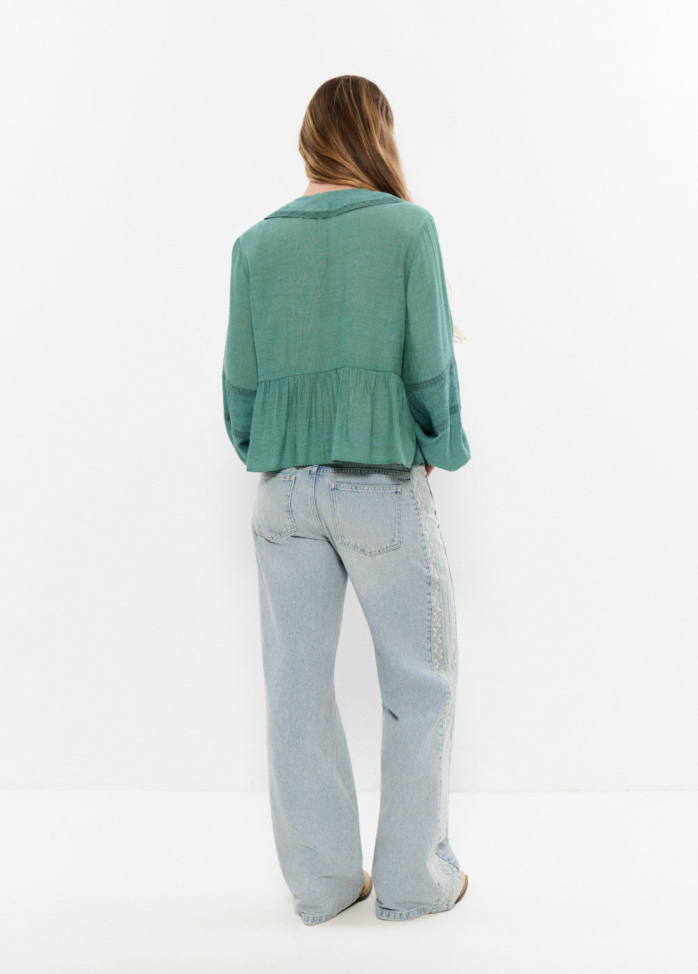 Blusa volantes bordados