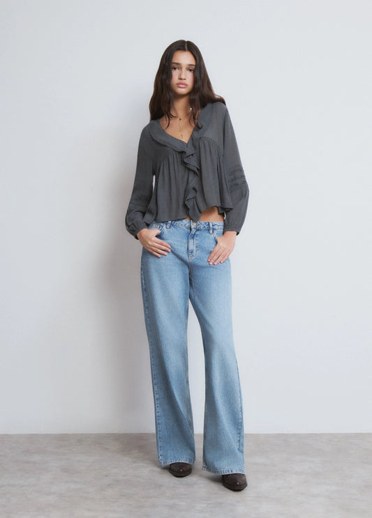 Blusa volantes detalle mangas bordadas