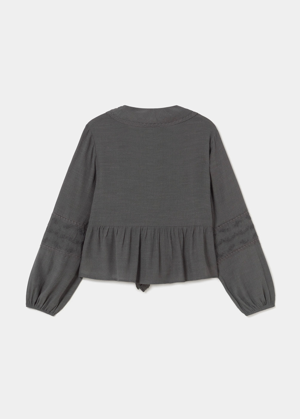 Blusa volantes detalle mangas bordadas