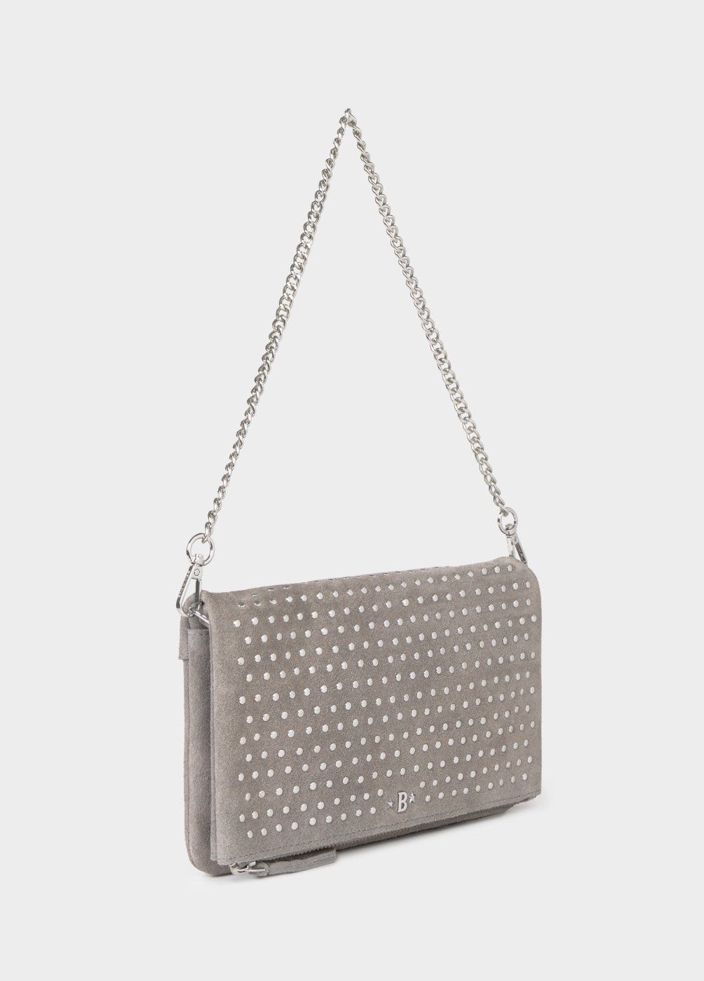 Bolso solapa tachitas cuero