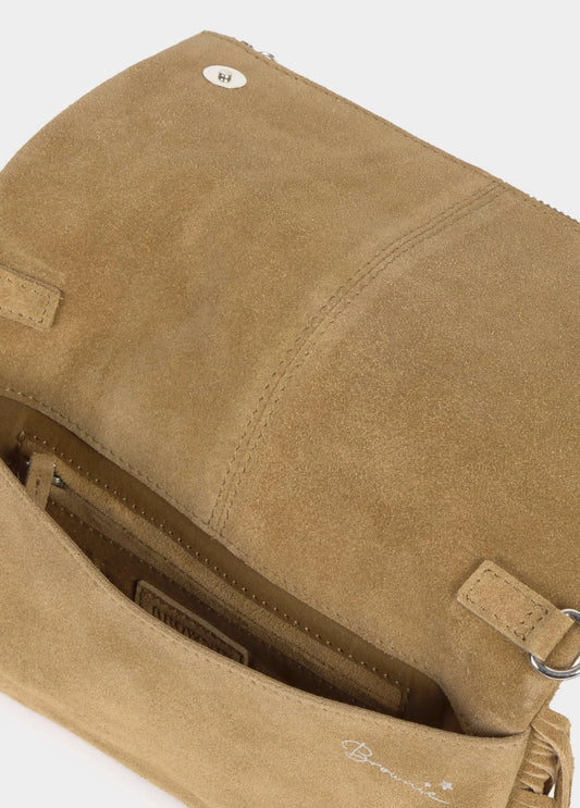 Bolso solapa tachitas flecos piel