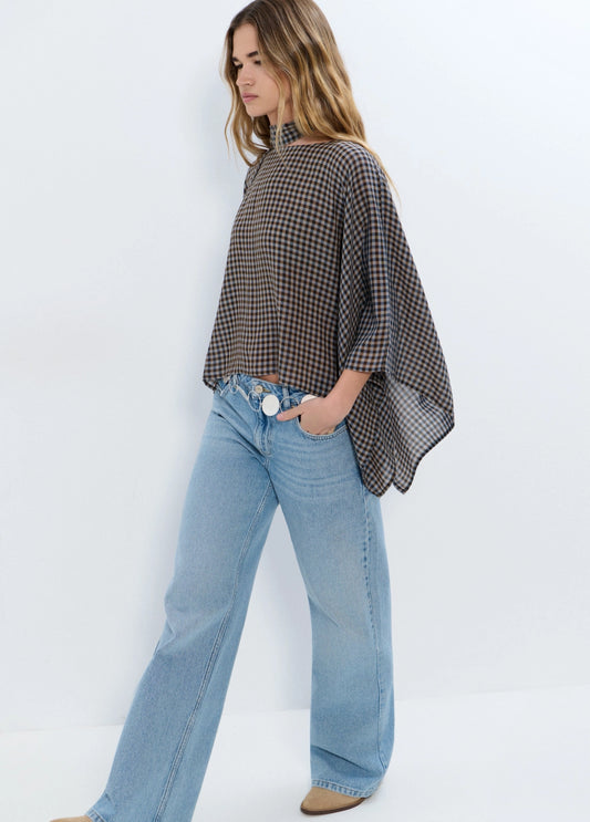 Capa de cuadros con bufanda