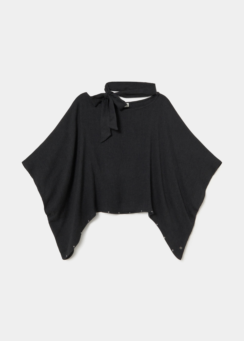 Capa detalle tachas y bufanda