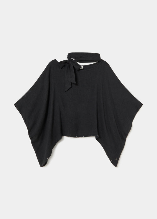 Capa detalle tachas y bufanda