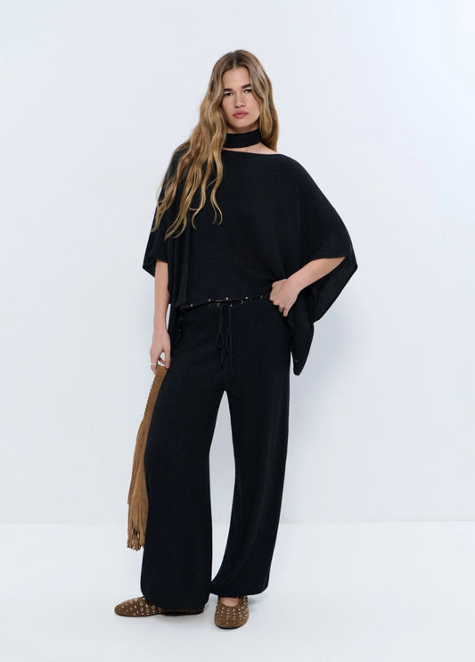 Capa detalle tachas y bufanda