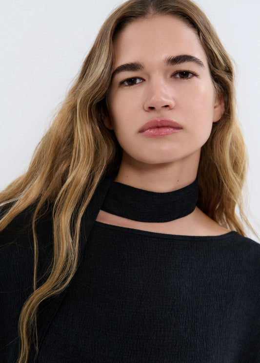 Capa detalle tachas y bufanda