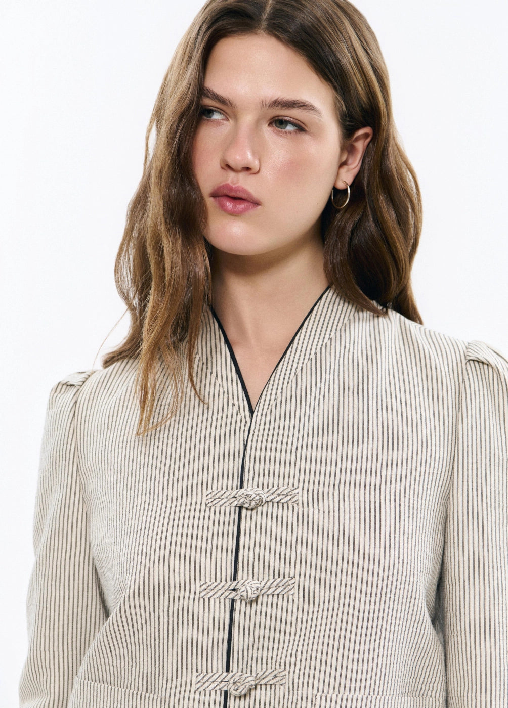 Chaqueta cuello mao rayitas