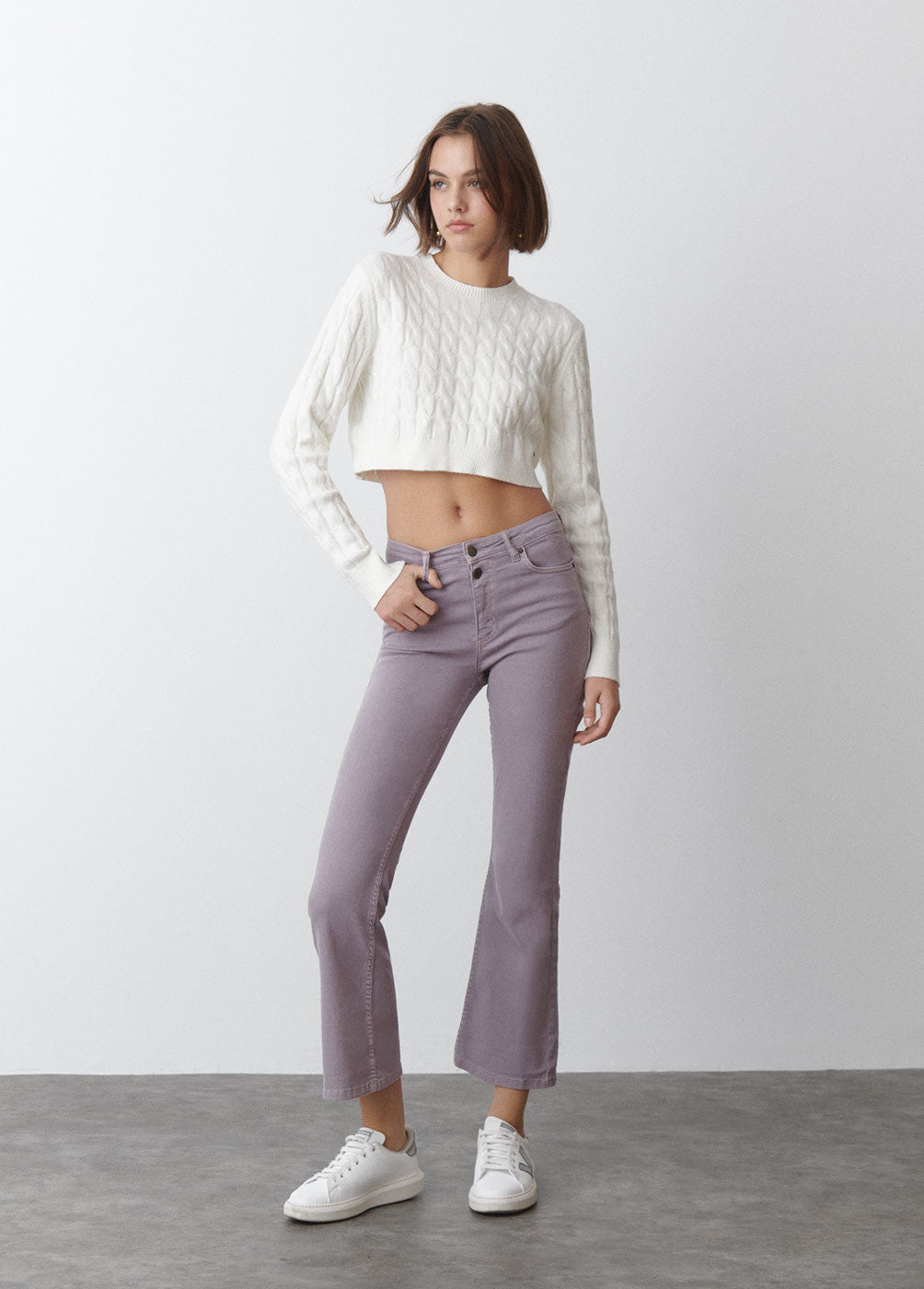 Pantalón cropped acampanado botones