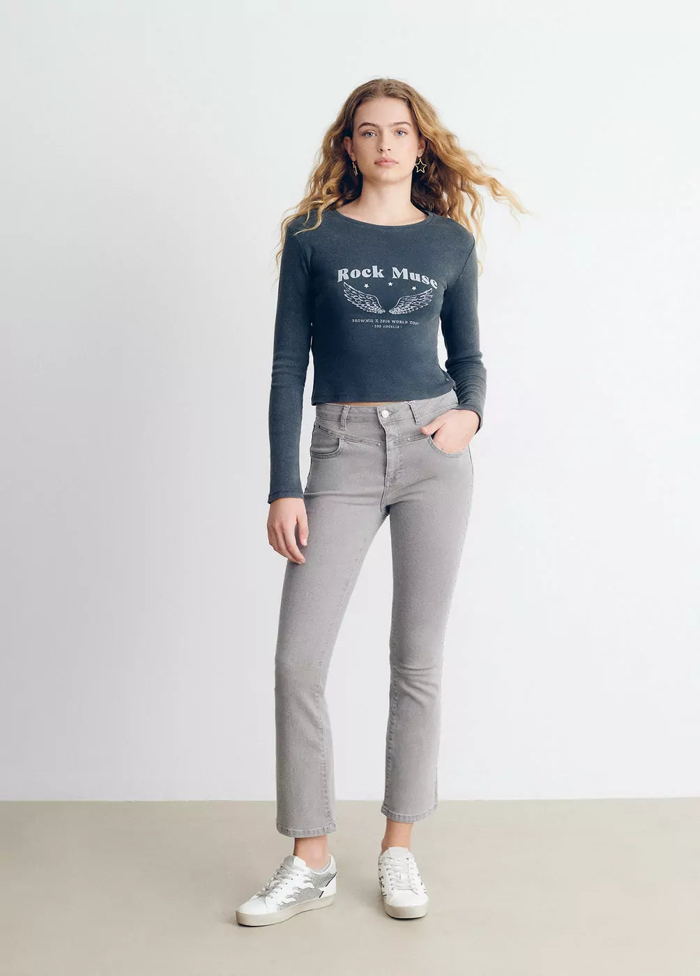 Jeans flare cropped tachas