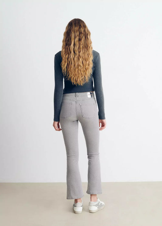 Jeans flare cropped tachas