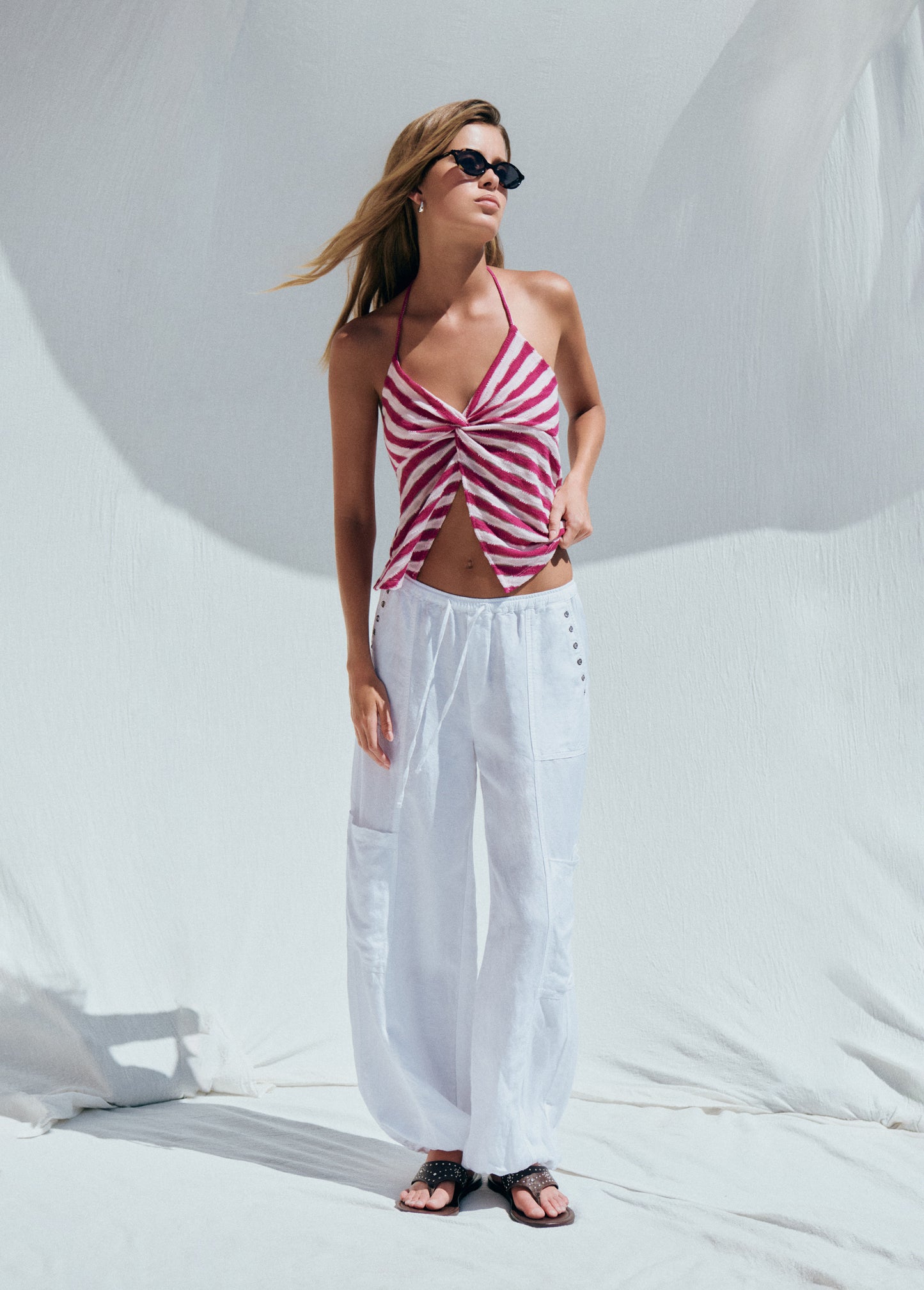 Pantalón bombacho lino detalle tachas