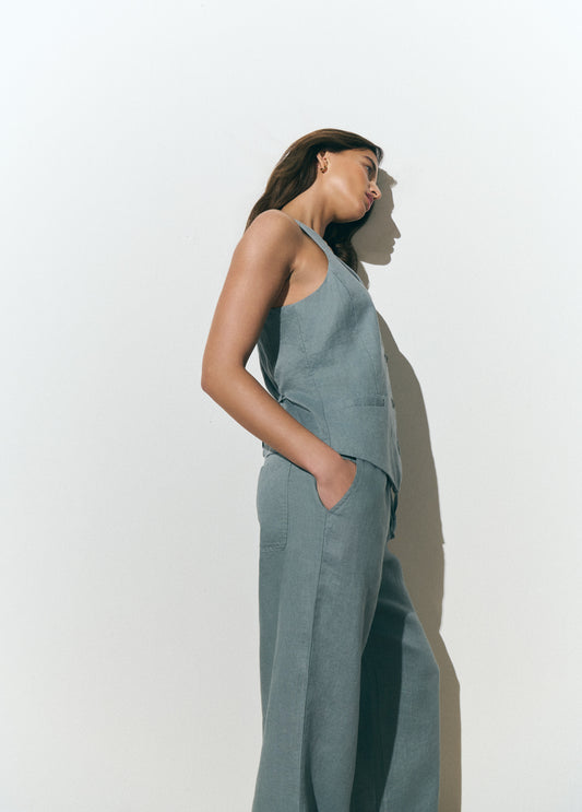 Pantalón fluido bolsillo parche