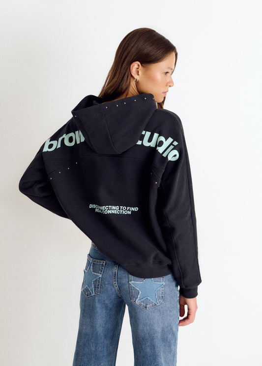 Sudadera capucha tachas