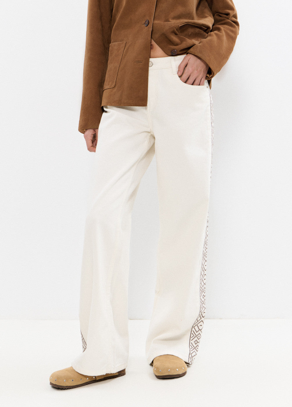 Pantalón bordados lateral