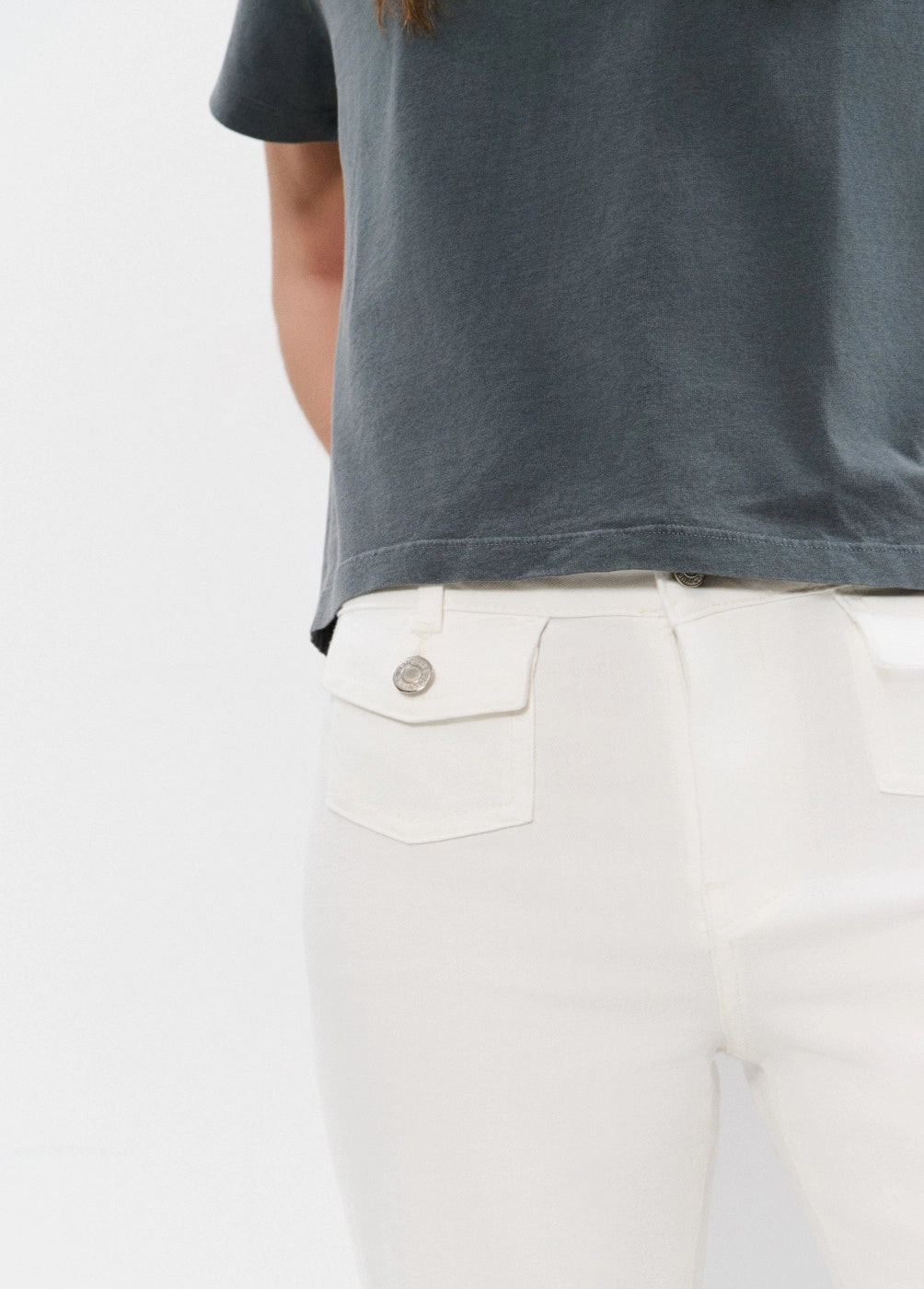 Pantalon campana bolsillos frontales