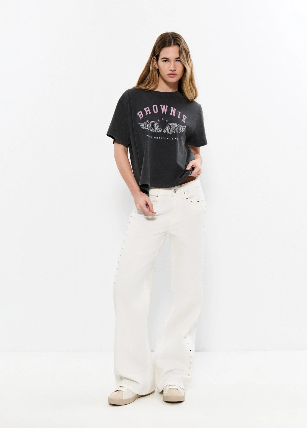 Pantalón pieza lateral tachuelas