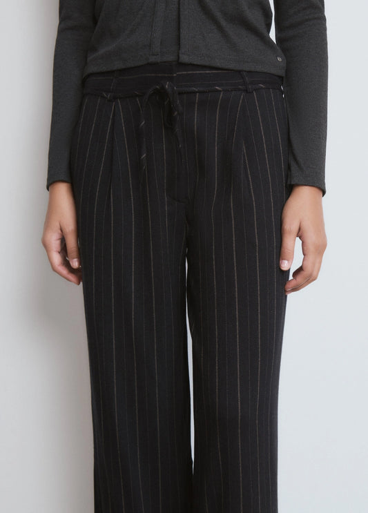 Pantalón rayas con pinzas