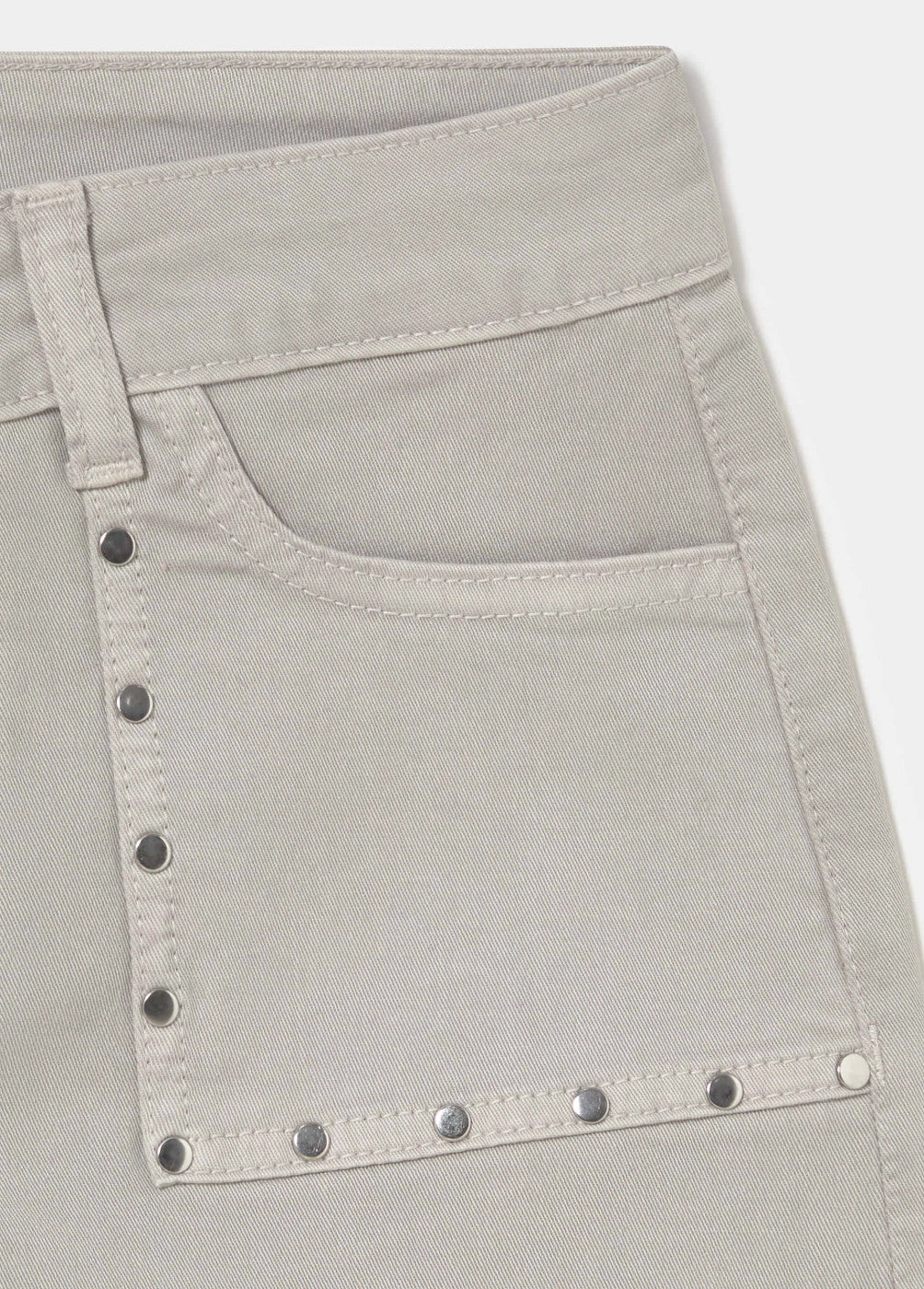 Pantalón recto tachas