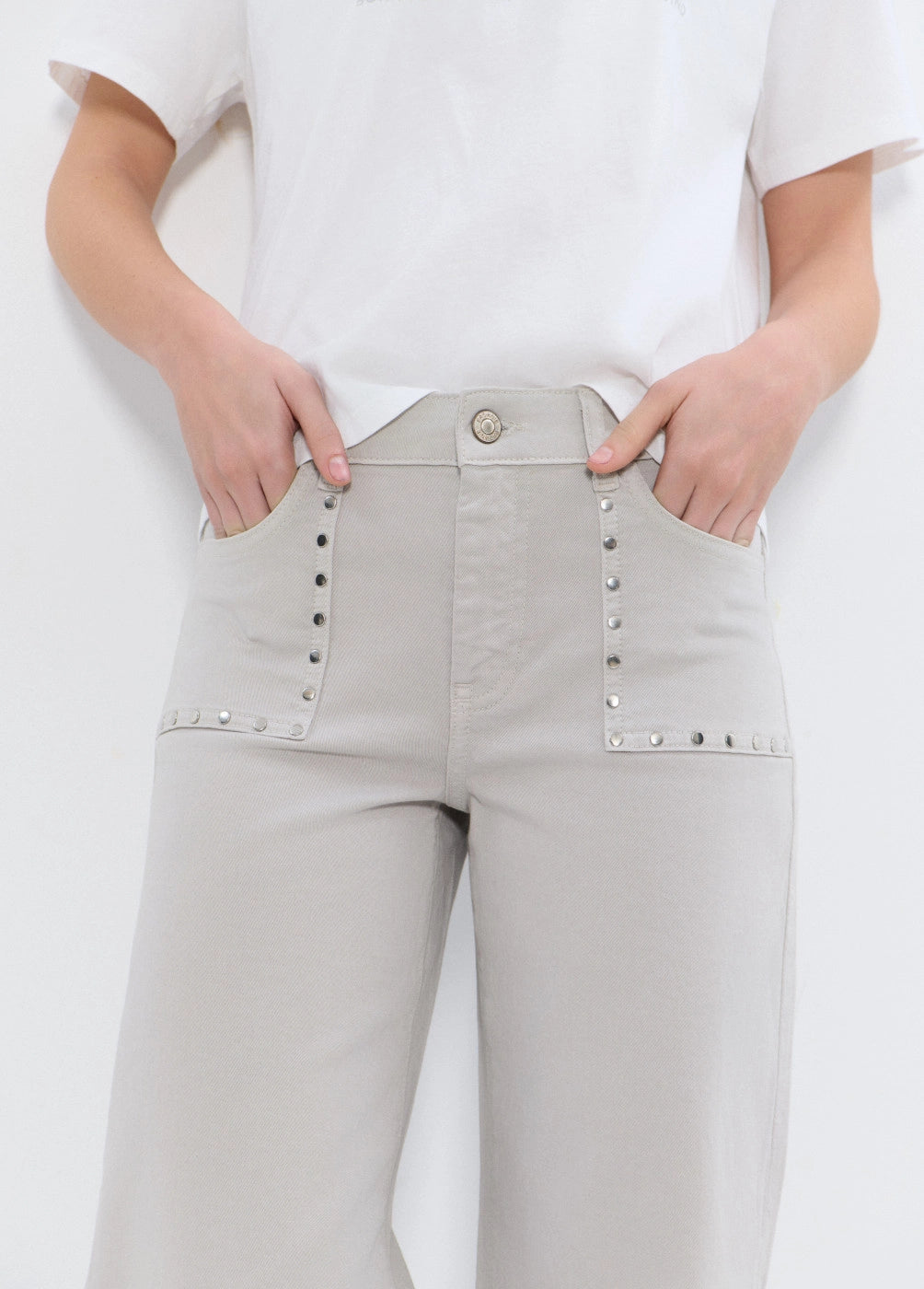 Pantalón recto tachas