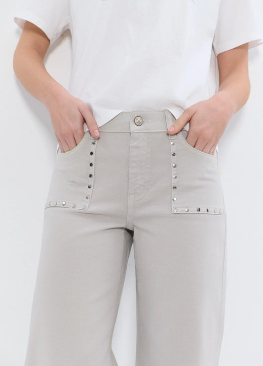 Pantalón recto tachas