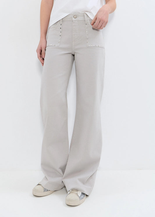 Pantalón recto tachas