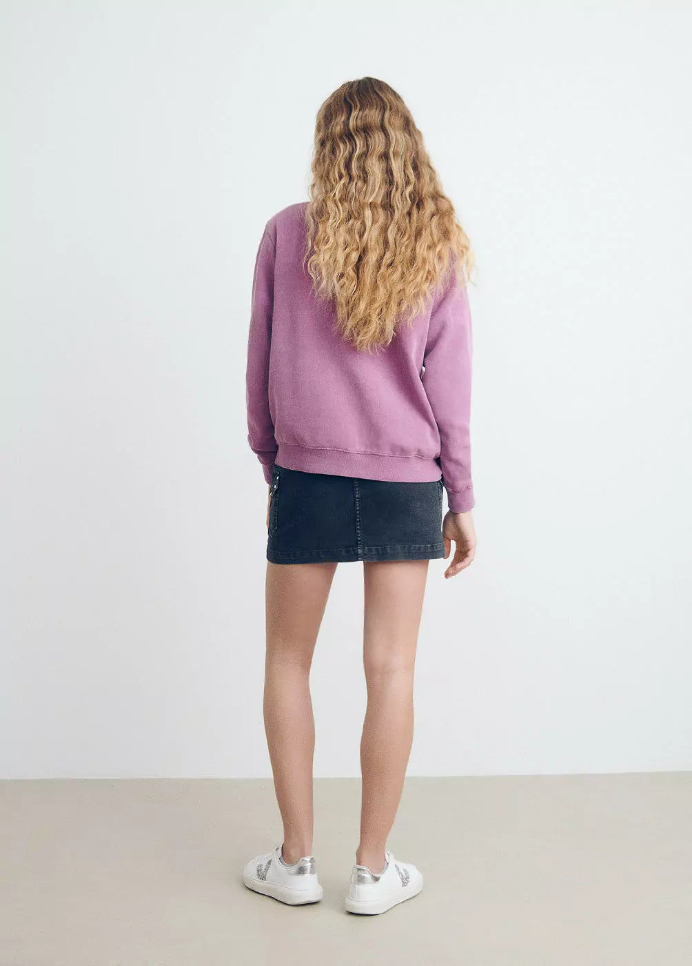 Sudadera lavada texto parche