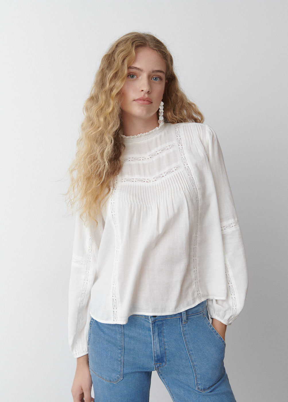 Blusa romántica puntillas