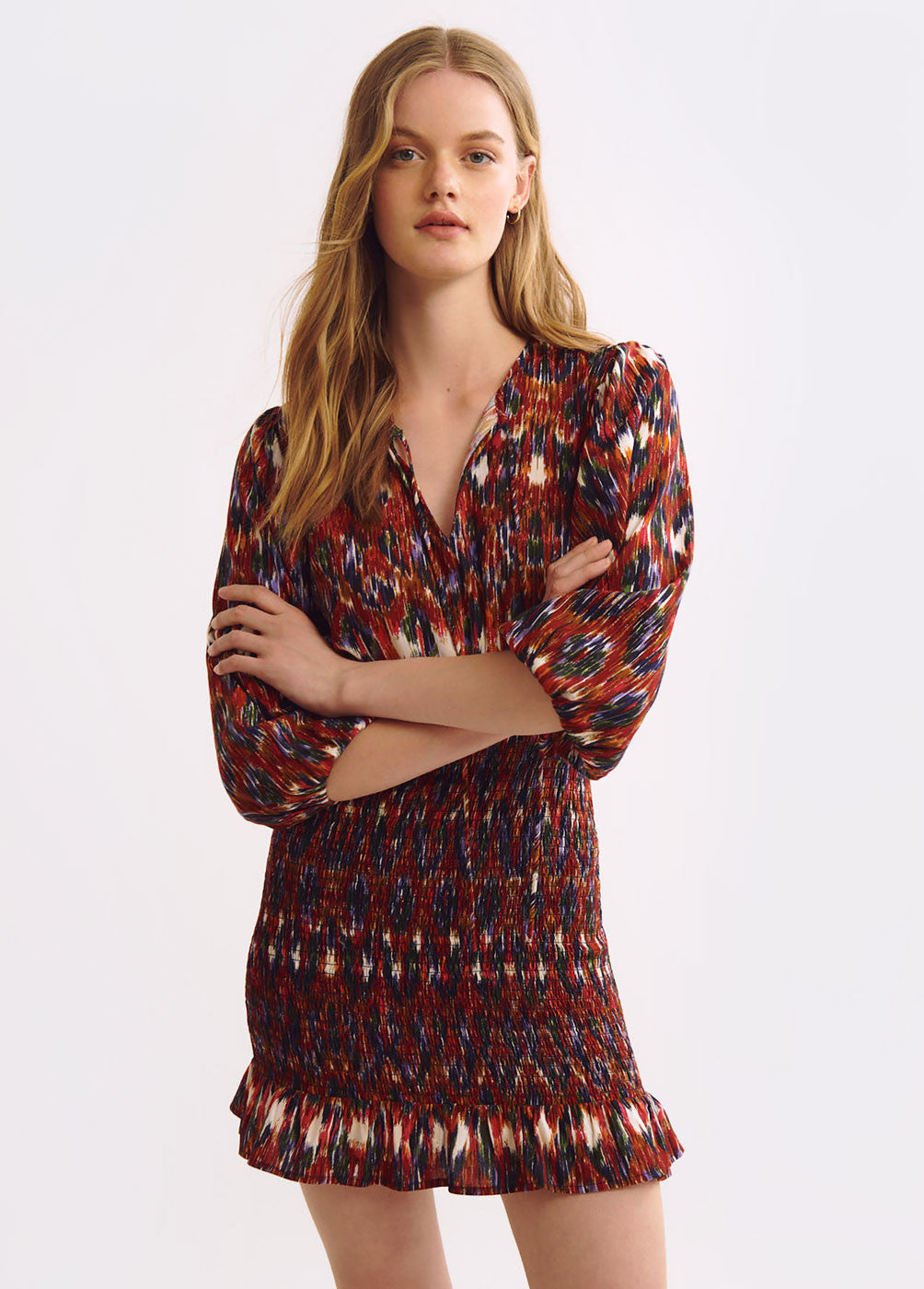 Vestido estampado smock y cutouts