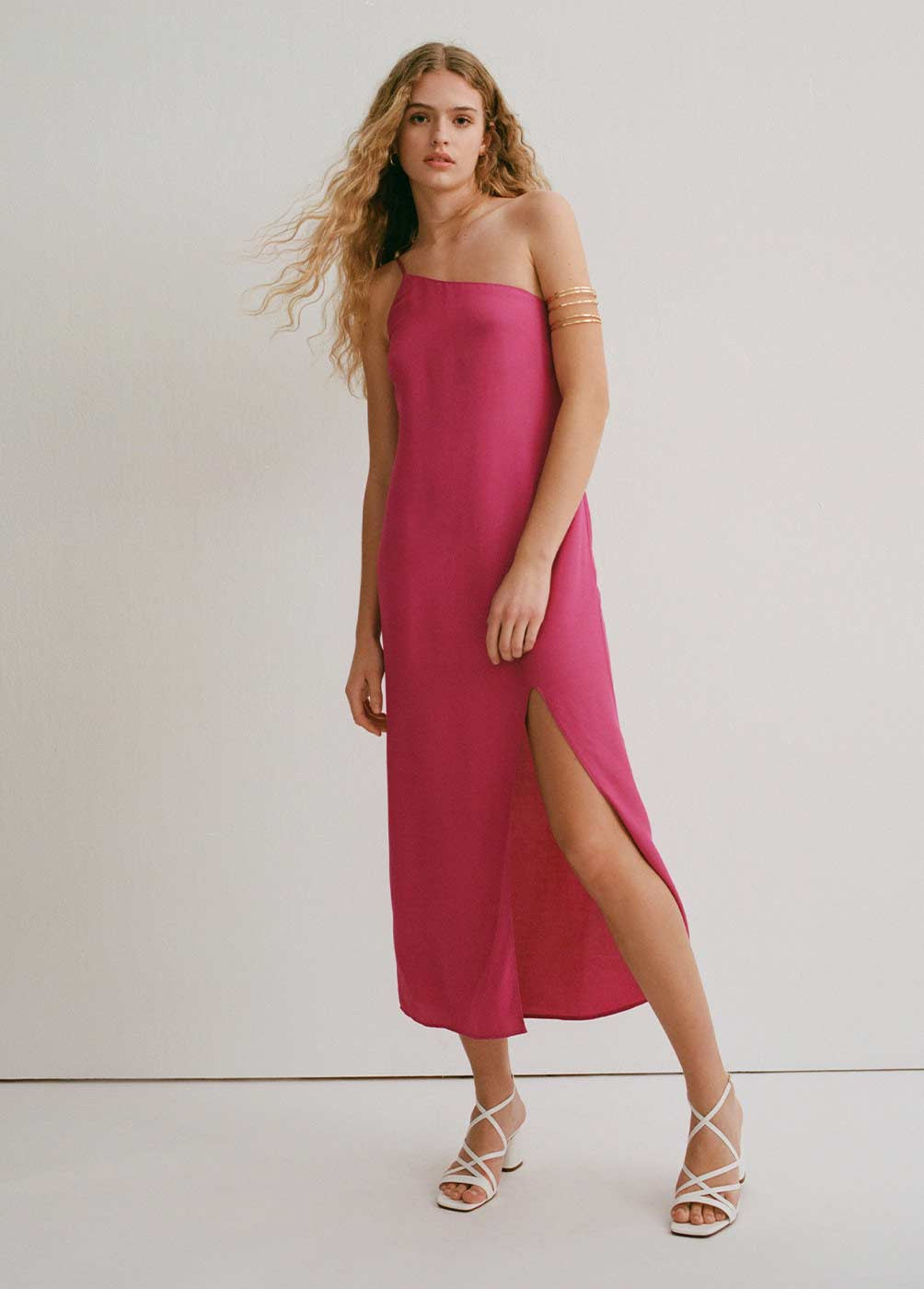 Vestido midi asimétrico liso
